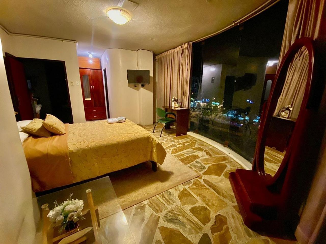 Hotel Cristal Palace Лоха Екстериор снимка