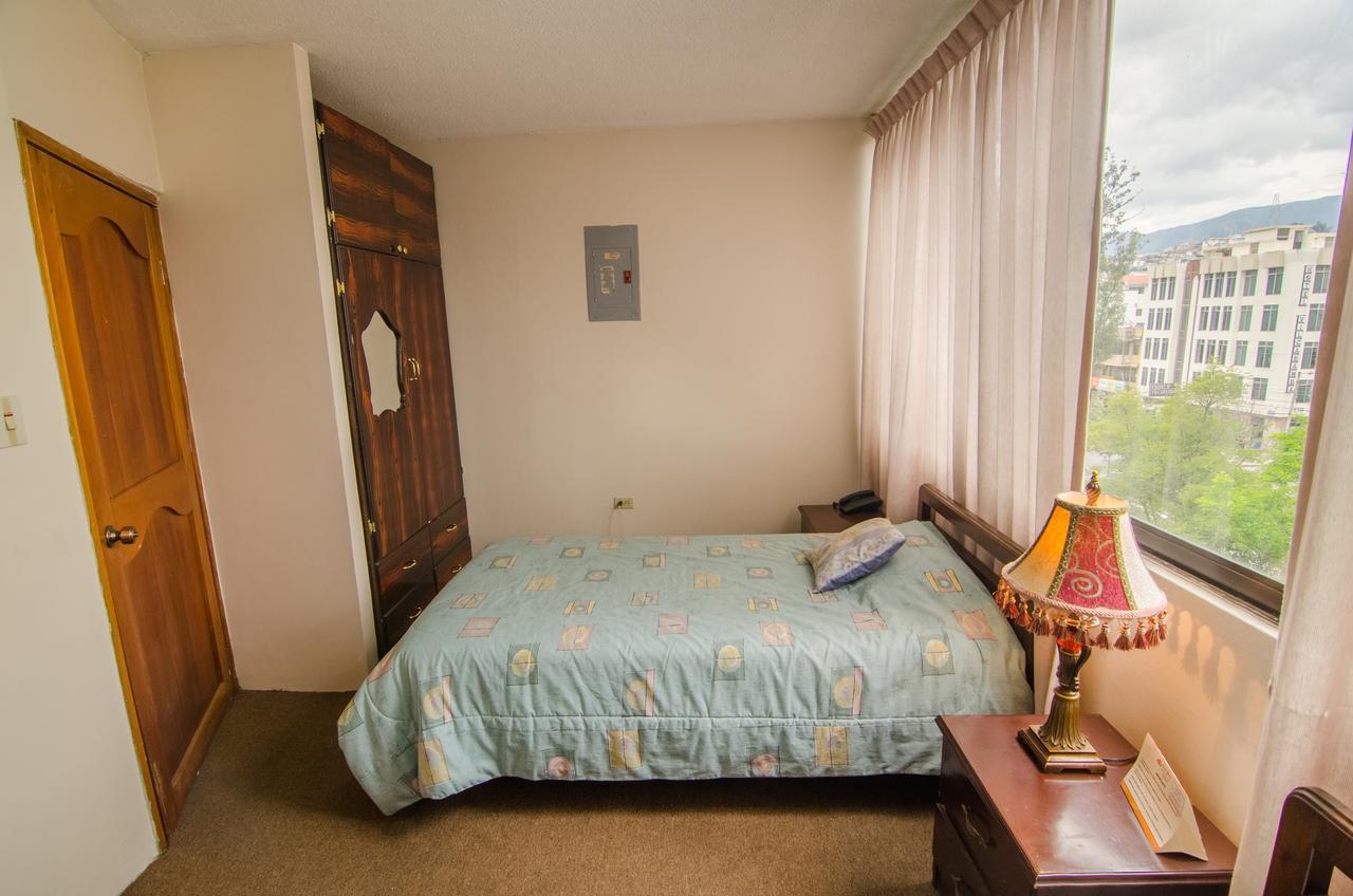 Hotel Cristal Palace Лоха Екстериор снимка