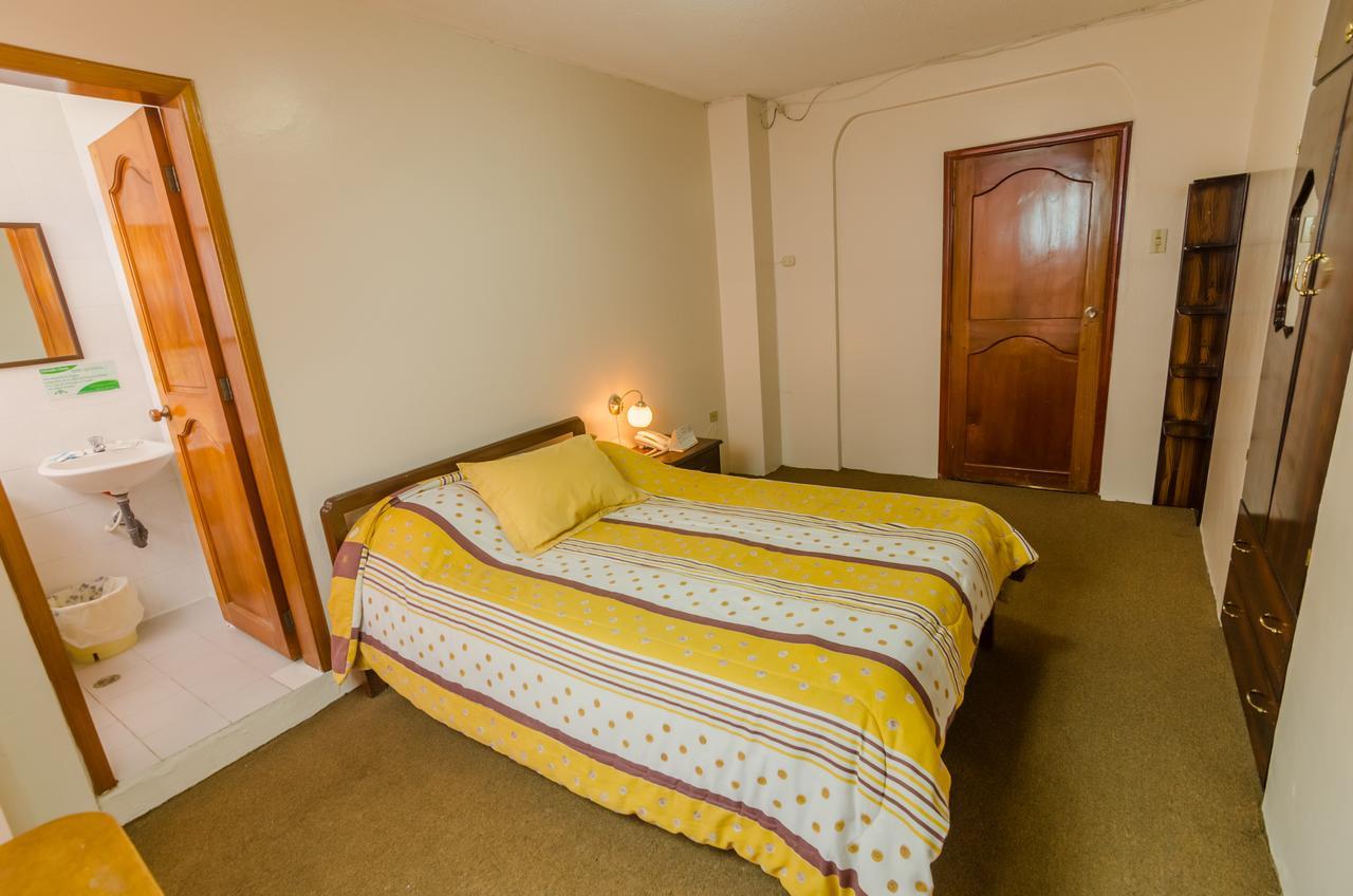 Hotel Cristal Palace Лоха Екстериор снимка